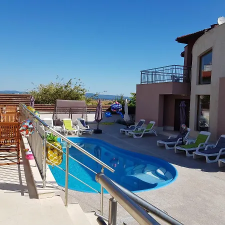 Maison d'hôtes Sea & Hill хотелски тип 3*